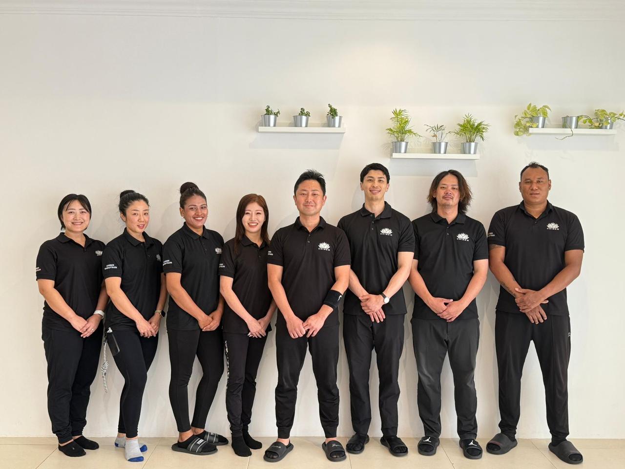Founder Shinji Kanayama and the team
